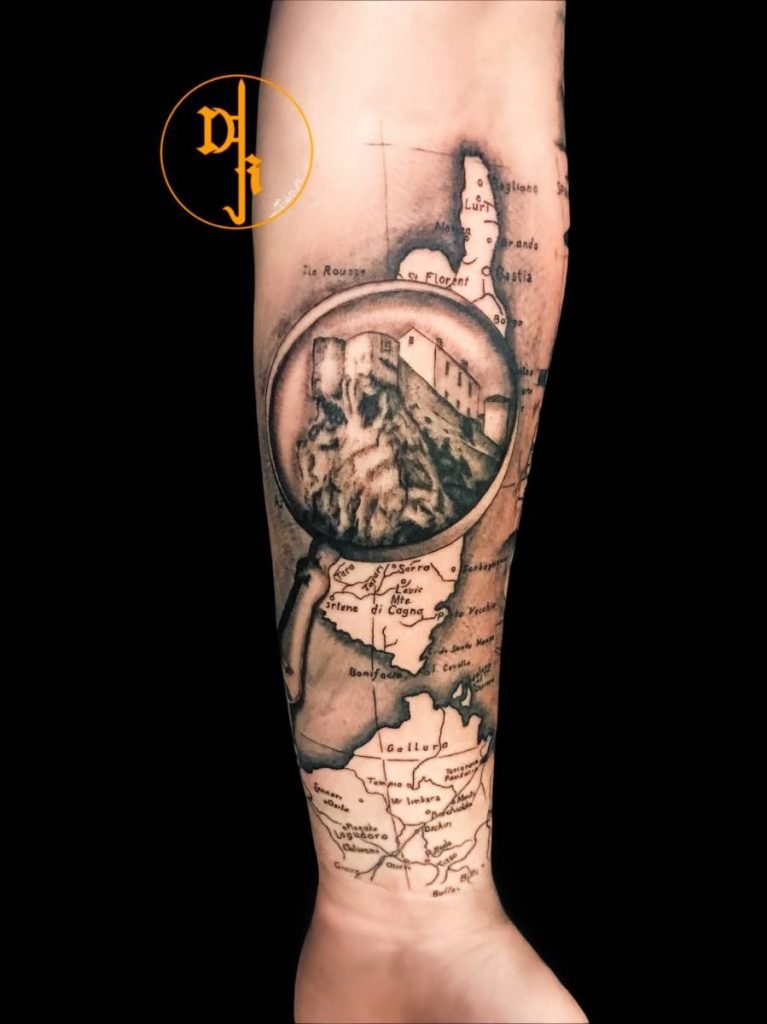 Dans le cadre envoûtant de Gradignan, entre les collines verdoyantes de Bordeaux et les rivages sereins du Bassin d'Arcachon en Gironde, se trouve un sanctuaire de l'art corporel : le salon Lys Tattoo. Reconnu pour son expertise artistique et son engagement envers des normes d'hygiène impeccables, cet établissement est le choix idéal pour ceux qui cherchent à capturer la beauté et l'essence de la Corse dans un tatouage représentant une carte de l'île et son paysage. Au cœur de ce temple de la créativité, les meilleurs tatoueurs et tatoueuses de la région se rassemblent pour donner vie à des œuvres qui évoquent la richesse, la diversité et la splendeur de la Corse. Leur talent exceptionnel se manifeste dans chaque ligne, chaque détail, transformant la peau en une toile vivante qui célèbre la magie et la grandeur de cette île méditerranéenne. La carte de la Corse, avec ses contours sinueux et ses paysages variés, est un symbole de voyage, de découverte et d'aventure. Dans un tatouage, elle peut être représentée avec des détails minutieux et une précision cartographique, capturant ainsi la géographie unique de l'île et son caractère distinctif. Les artistes de Lys Tattoo captent la beauté et l'essence de la Corse avec une habileté remarquable. Leurs lignes précises et leurs ombrages subtils donnent vie à chaque montagne, chaque rivière, chaque détail, créant ainsi un tatouage qui évoque la majesté et la grandeur de cette île méditerranéenne. De plus, l'engagement envers l'hygiène chez Lys Tattoo est exemplaire. Le salon adhère aux normes les plus strictes en matière de propreté et de sécurité, garantissant ainsi un environnement sûr et stérile pour chaque client. Situé à proximité de Mérignac, Langon et Libourne, Lys Tattoo est facilement accessible pour ceux qui recherchent un tatouage représentant la carte de la Corse et son paysage dans la région de la Gironde. Que vous résidiez à Bègles, Villenave d'Ornon, Pessac ou Talence, vous pouvez vous rendre à ce havre de créativité et d'hygiène irréprochable et transformer votre peau en une œuvre d'art vivante, où la beauté de la Corse et la sécurité se rencontrent pour créer une expérience de tatouage inoubliable
