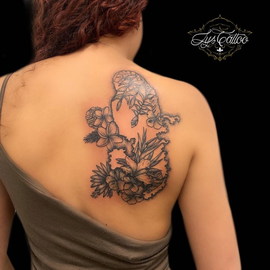 Dans le cadre pittoresque de Gradignan, entre les collines verdoyantes de Bordeaux et les rives tranquilles du Bassin d'Arcachon en Gironde, se trouve un sanctuaire de l'art corporel : le salon Lys Tattoo. Renommé pour son expertise artistique et son engagement envers des normes d'hygiène irréprochables, cet établissement est le choix parfait pour ceux qui cherchent à capturer la beauté et l'esprit de la Martinique dans un tatouage représentant sa carte. Au cœur de ce temple de la créativité, les meilleurs tatoueurs et tatoueuses de la région se rassemblent pour donner vie à des œuvres qui évoquent la richesse, la diversité et la chaleur de la Martinique. Leur talent exceptionnel se manifeste dans chaque ligne, chaque détail, transformant la peau en une toile vivante qui célèbre la splendeur et la culture de cette île des Caraïbes. La carte de la Martinique, avec ses contours distincts et ses détails géographiques, est un symbole de fierté, de résilience et d'identité. Dans un tatouage, elle peut être représentée avec des détails minutieux et une précision cartographique, capturant ainsi la beauté naturelle et la diversité de l'île. Les artistes de Lys Tattoo captent la beauté et l'essence de la Martinique avec une habileté remarquable. Leurs lignes précises et leurs ombrages subtils donnent vie à chaque montagne, chaque baie, chaque détail, créant ainsi un tatouage qui évoque la magie et la grandeur de cette île des Caraïbes. De plus, l'engagement envers l'hygiène chez Lys Tattoo est exemplaire. Le salon adhère aux normes les plus strictes en matière de propreté et de sécurité, garantissant ainsi un environnement sûr et stérile pour chaque client. Situé à proximité de Mérignac, Langon et Libourne, Lys Tattoo est facilement accessible pour ceux qui recherchent un tatouage représentant la carte de la Martinique dans la région de la Gironde. Que vous résidiez à Bègles, Villenave d'Ornon, Pessac ou Talence, vous pouvez vous rendre à ce havre de créativité et d'hygiène irréprochable et transformer votre peau en une œuvre d'art vivante, où la beauté de la Martinique et la sécurité se rencontrent pour créer une expérience de tatouage inoubliable.
