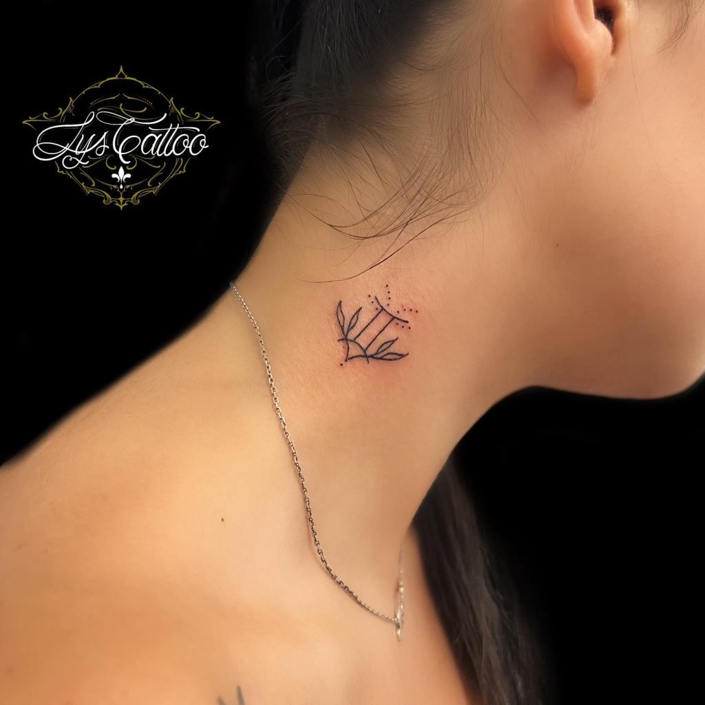 Les signes du zodiaque sont des représentations puissantes de notre personnalité, de nos traits et de notre destin. Se faire tatouer son signe astrologique est un moyen intime et significatif d'exprimer son identité et sa connexion avec les étoiles. À Gradignan, près de Mérignac, Pessac, Talence et Villenave d'Ornon, se trouve Lys Tattoo, le meilleur salon de tatouage de la Gironde. Ici, les meilleurs tatoueurs et tatoueuses de Bordeaux exercent leur art avec une précision et une créativité sans pareilles. Que vous souhaitiez un design minimaliste de votre signe du zodiaque ou une composition plus élaborée intégrant des motifs supplémentaires, notre équipe est prête à transformer votre vision en une œuvre d'art corporelle exceptionnelle. Chez Lys Tattoo, nous nous distinguons par la finesse de nos traits et l'attention méticuleuse que nous apportons à chaque détail. Nos artistes sont experts dans la réalisation de tatouages délicats et raffinés, assurant que votre tatouage zodiacal sera à la fois élégant et significatif. Venez nous rendre visite et découvrez pourquoi Lys Tattoo est le choix préféré des amateurs de tatouage de toute la région