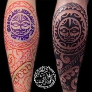 Tatouage tiki polynésien, tahitien, réalisé par les meilleurs tatoueur de Bordeaux. Tatouage polynésien sur mollet et tibia.