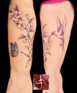 Tatouage délicat et poétique représentant un colibri, une branche fleurie, une coccinelle et un papillon, réalisé par Rhum1 Tattoo au salon Lys Tattoo.