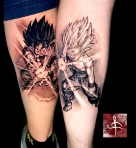 Tatouages duo Dragon Ball Z en noir et gris sur les mollets, scène d’attaque énergétique style manga